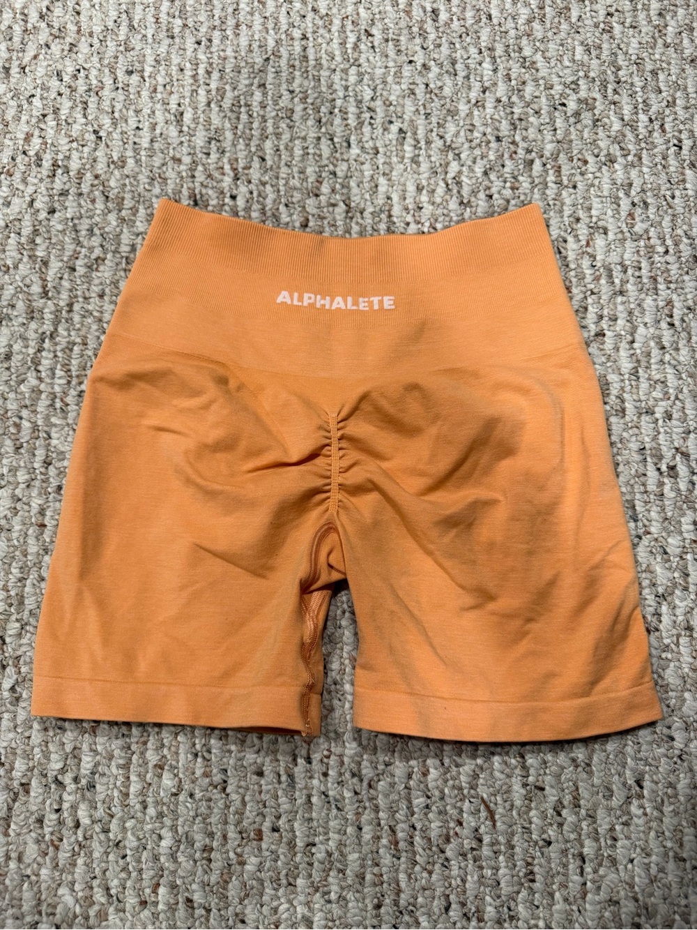 Alphalete Amplify shorts orange